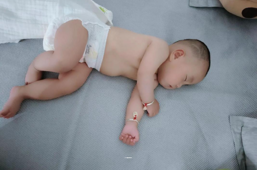 迁西3个月宝宝怎么抱